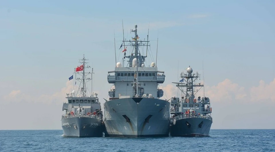 В конце марта в Черном море находилось сразу четыре боевых корабля НАТО