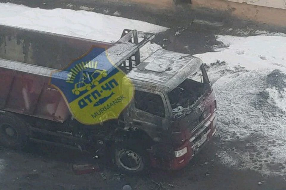 Причины пожара устанавливаются. Фото: "Мурманск ДТП ЧП"