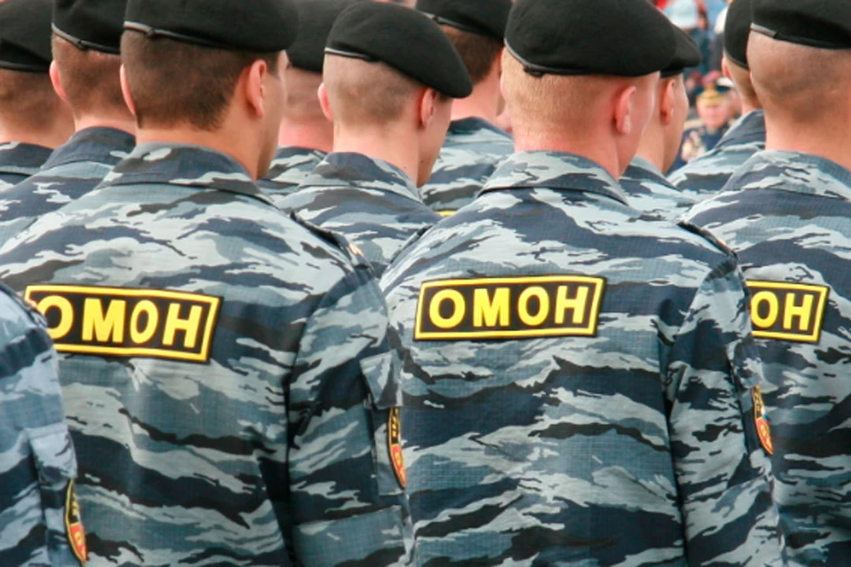 Когда стало ясно, что дверью они ошиблись, силовики поспешили удалиться
