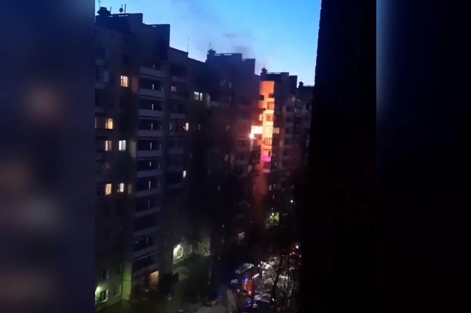 В Красногвардейском районе Петербурга загорелись балконы в жилом доме. Фото: vk.com/spb_today
