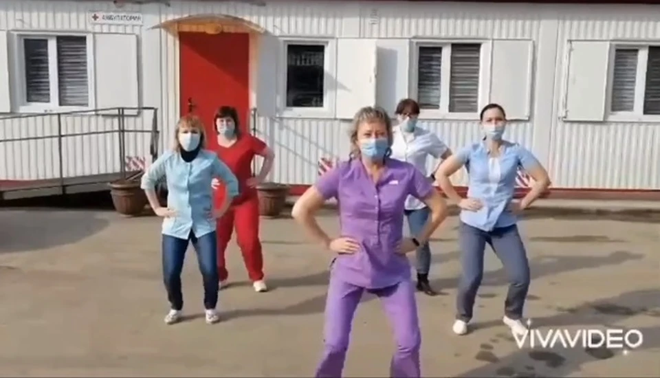 В Тобольске медсестры повторили танец из клипа Little Big