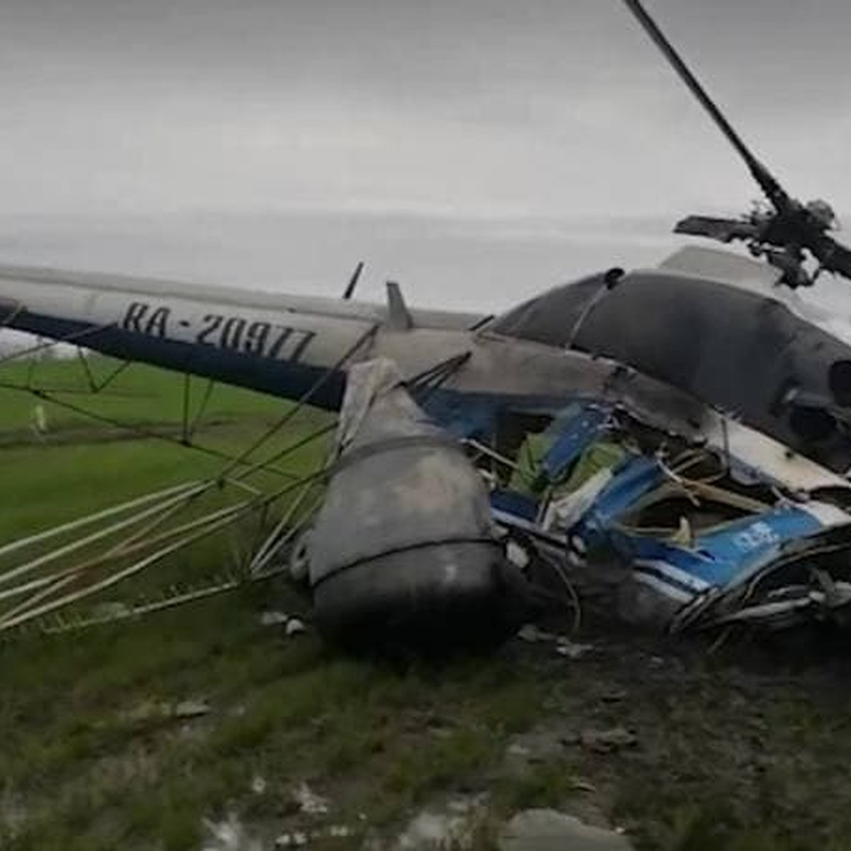 Видео аварийной посадки вертолета в Краснодарском крае 17 апреля 2021 сняли  очевидцы - KP.RU