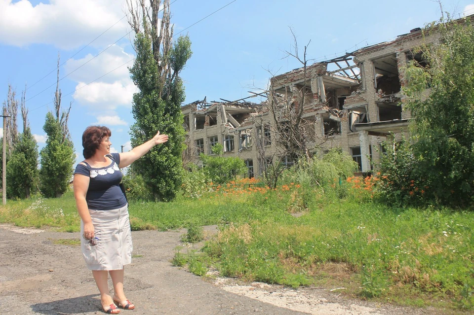 На фото разрушенная украинской армией школа в поселке Никишино