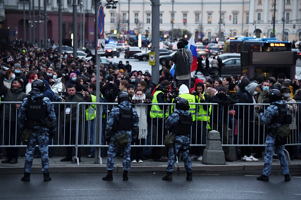 В РФ 14,4 тысячи человек приняли участие в незаконных акциях