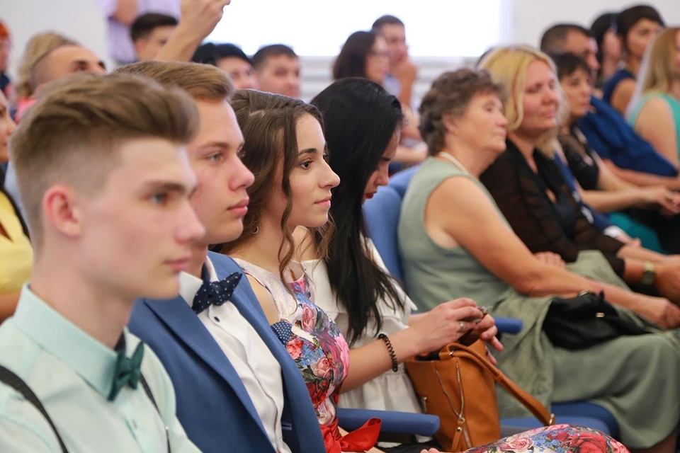 В Красноярске школьные выпускные приурочат ко Дню города 26 июня