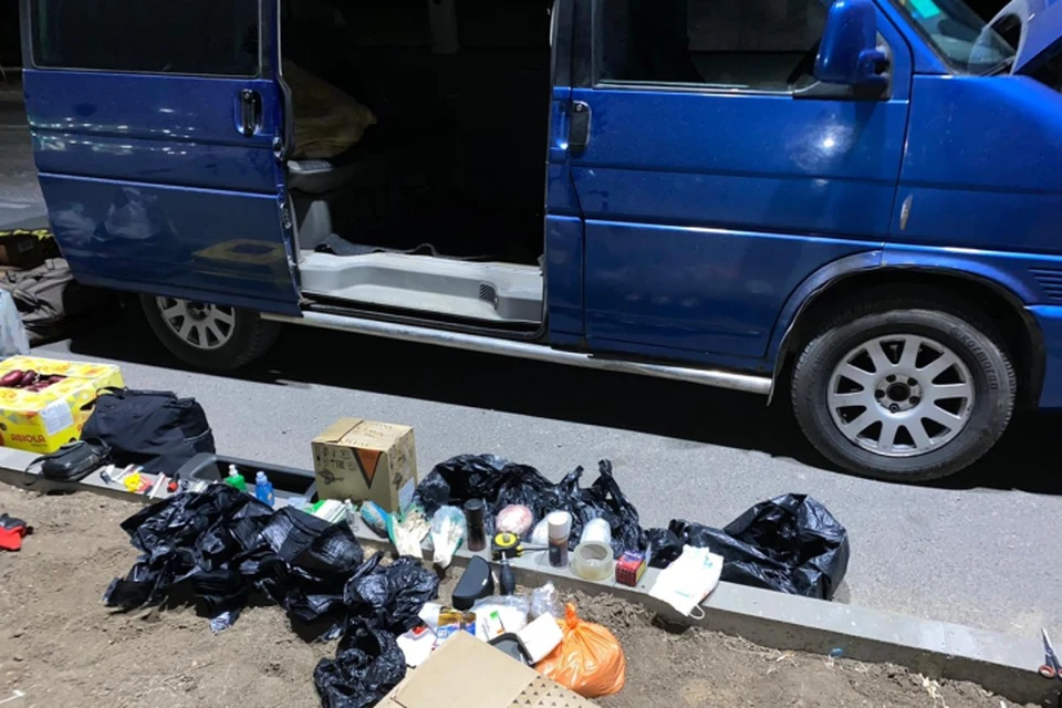 Запрещенные вещества нашли у мужчины в машине. Фото: пресс-служба Погрануправления ФСБ по Крыму