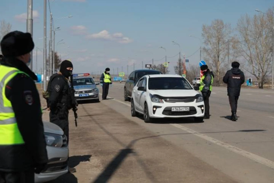 В Белохолуницком районе сотрудникам ГИБДД пришлось открыть огонь из табельного оружия, чтобы остановить нарушителя.