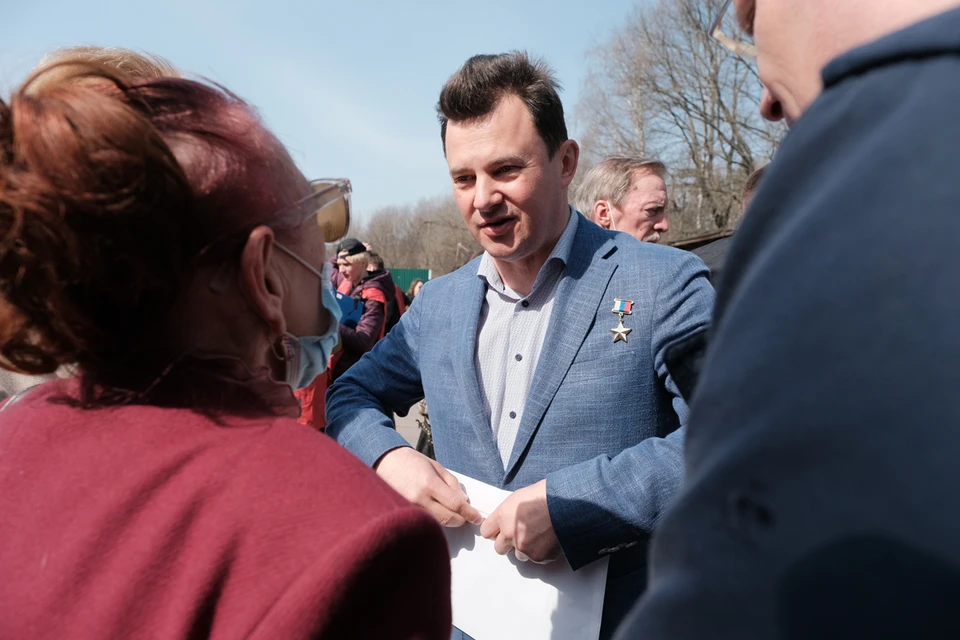 Депутат Государственной думы, летчик-космонавт Роман Романенко 26 апреля встретился с представителями общественных организаций Москвы. Фото: Андрей ПЕТРОВ.