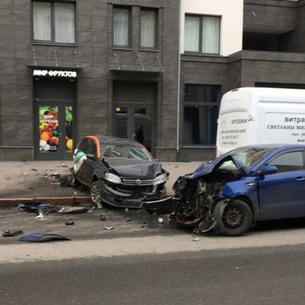 Четыре машины разбились в ДТП каршеринга и легковушки в Петербурге - KP.RU