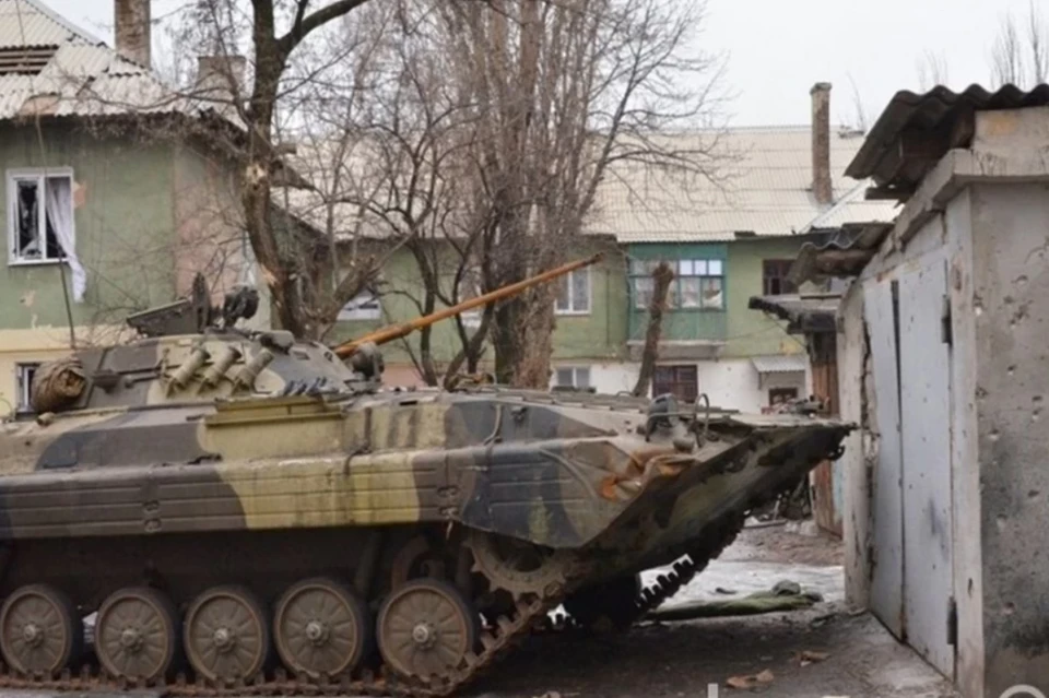 В Донбассе украинские боевики пригнали бронетехнику в Попасную и Выскриву. Фото: Егор Пелепенко