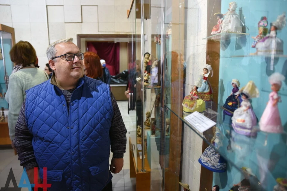 В Донецке открылась выставка кукол из разных стран мира. Фото: ДАН