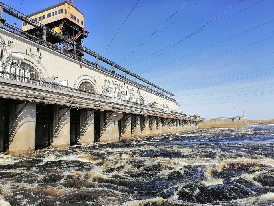 Вода в верхнем бьефе поднялась до критической отметки. Фото: Нижегородская ГЭС