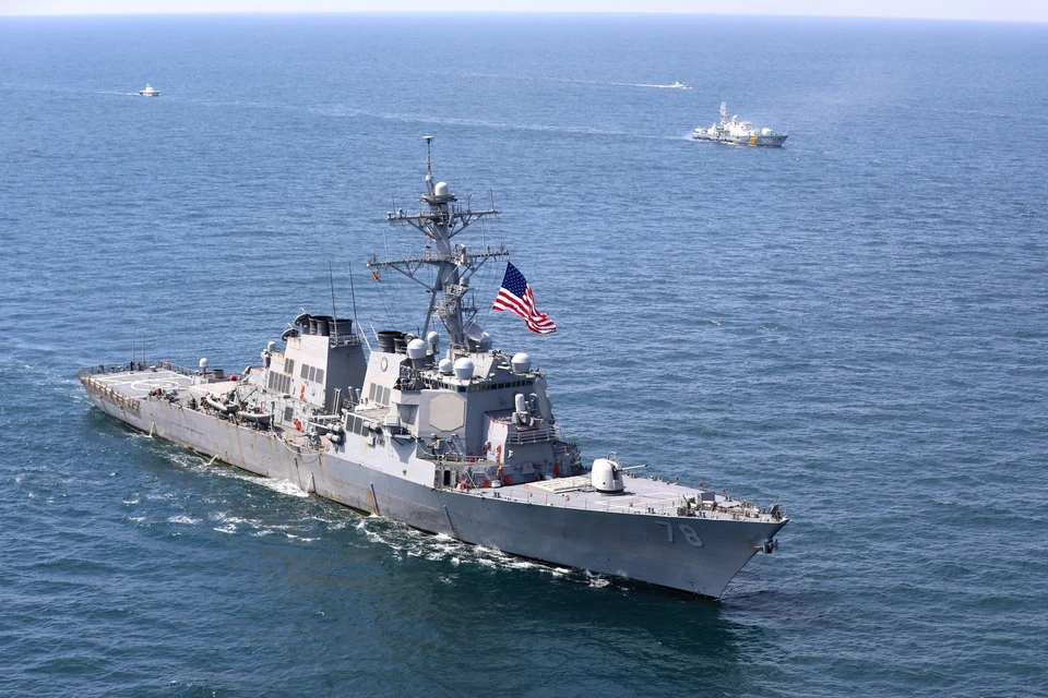 Эсминец ВМС США помешал учениям военных кораблей Китая.