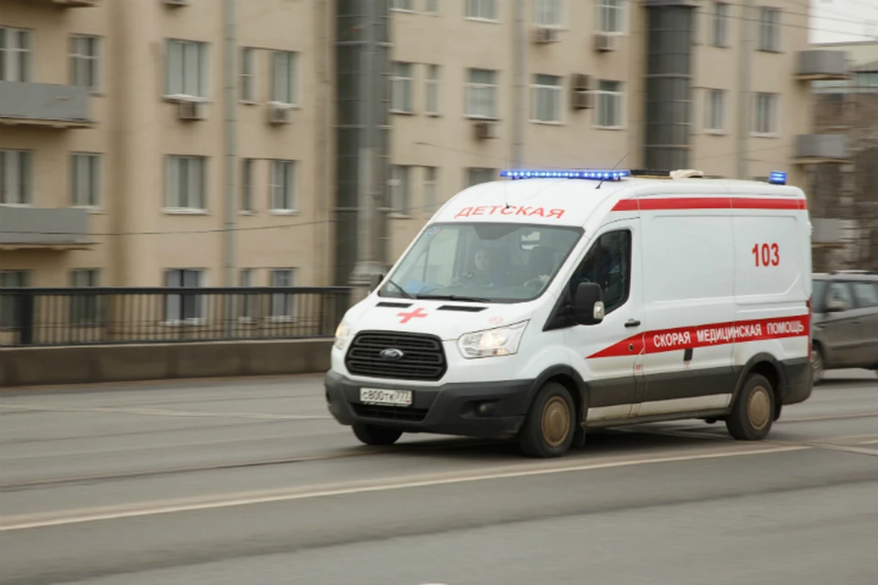 В причинах падения ребенка разбирается полиция.