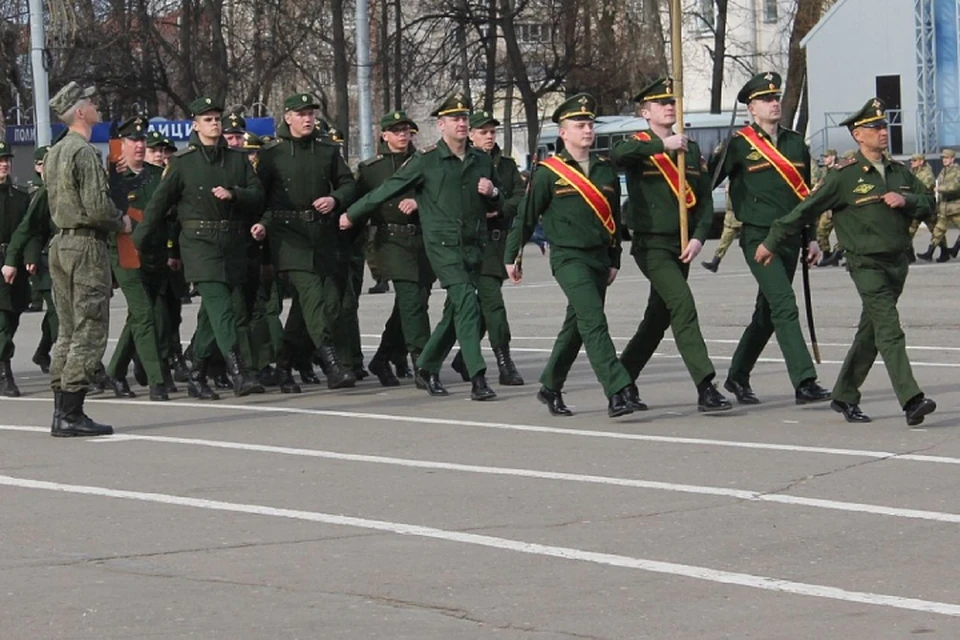 Торжественное шествие войск на Театральной площади состоится, однако побывают на этом мероприятии только ветераны с сопровождающими. Фото: admkirov.ru