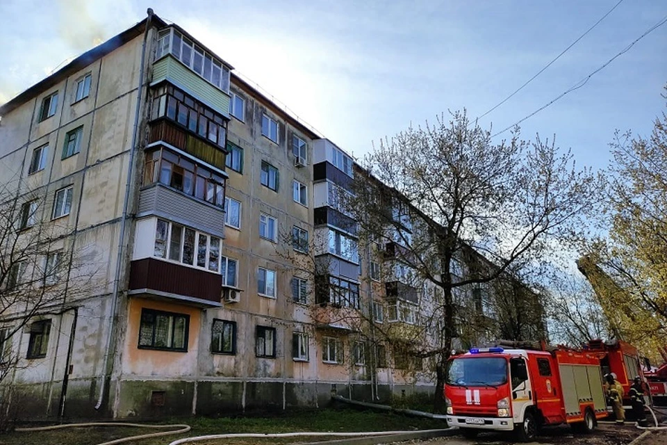 Площадь пожара составила 100 квадратных метров.