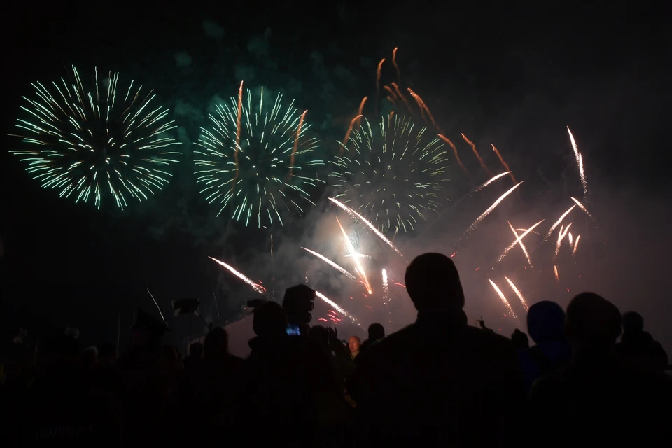 Первомайский салют прогремел в Новокузнецке.