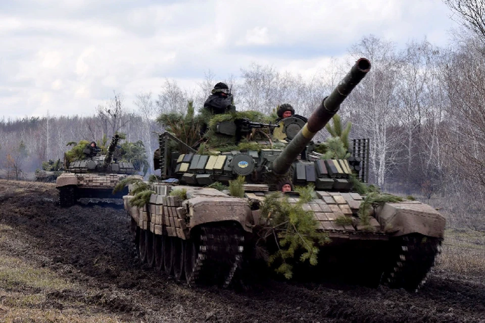 Украина намеренно хочет выглядеть пострадавшей стороной конфликта, при этом продолжает стягивать к линии фронта вооружение и людей. Фото: штаб «ООС»