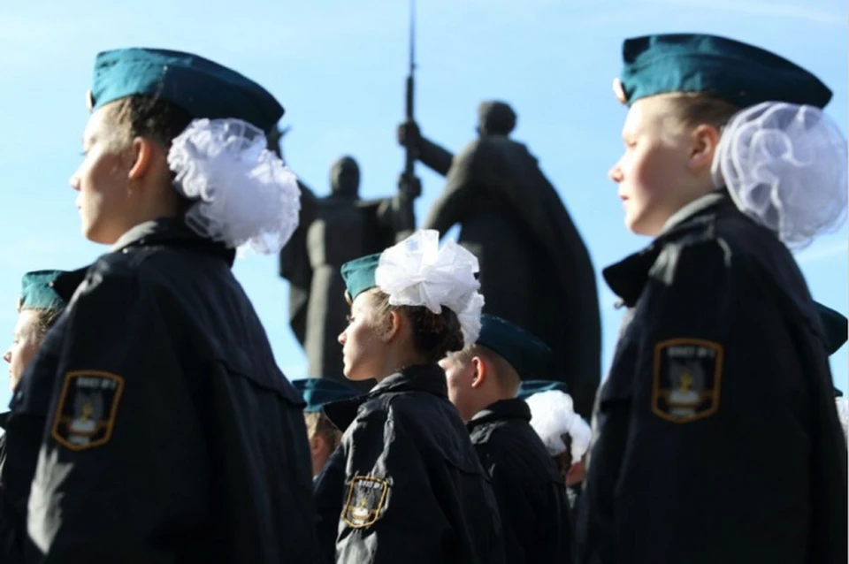 В роту Почетного караула входят 78 томских школьников 9-11 классов, участников городской программы воспитания и дополнительного образования «Память». Фото пресс-службы администрации Томска.