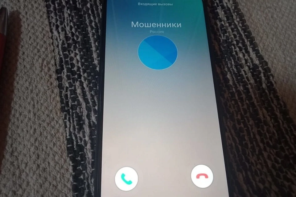 Чаще всего аферисты представляются работниками банков.