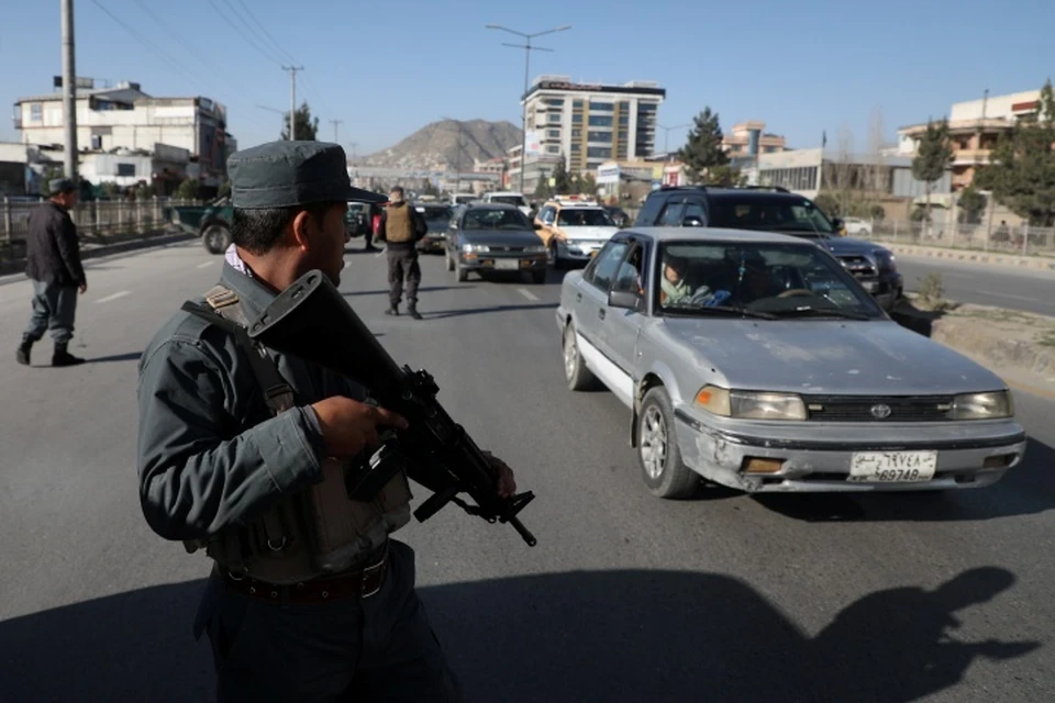 Афганские полицейские на контрольно-пропускном пункте в Кабуле