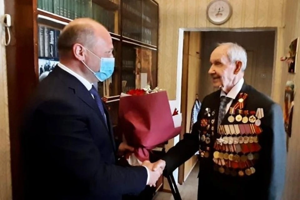 46 лет трудовой деятельности ветеран посвятил развитию донской столицы Фото: сайт правительства Ростовской области