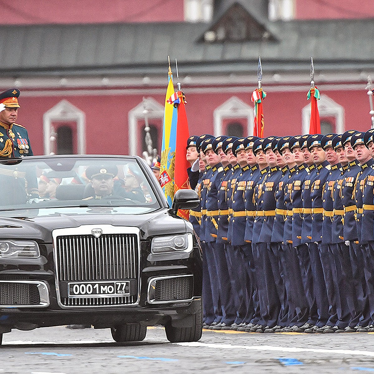 Как прошёл парад Победы 9 мая 2021 года в Москве: Откуда у марша новый  голос, а у Шойгу - «везучий» кортик Жукова - KP.RU