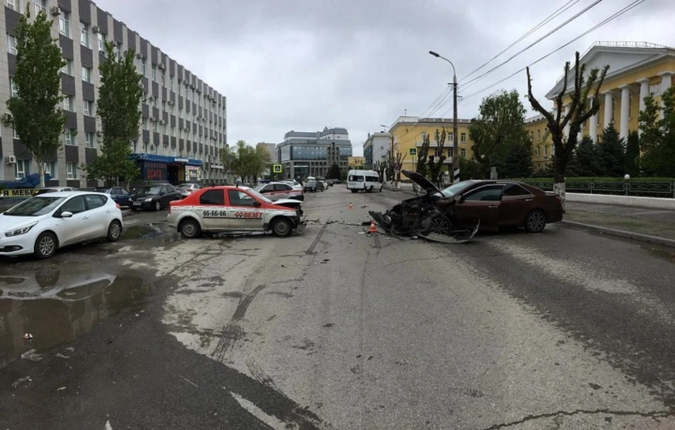 Волгоград улицы машины. Что произошло сегодня в волгограде новости. Улица ночью. Волгоград срочные новости. Что произошло сегодня в волгограде новости.