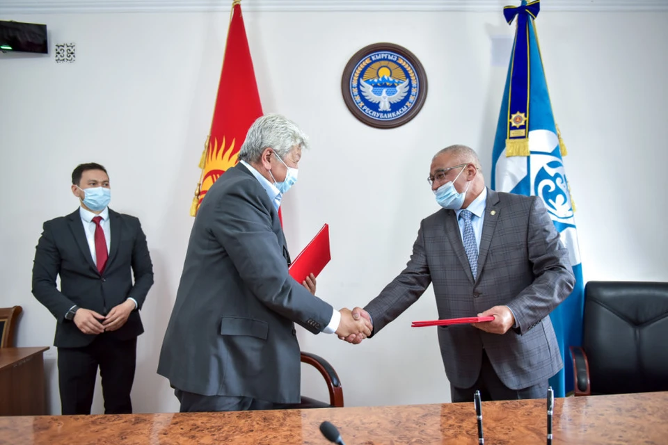 Договор подписали представители мэрии Бишкека и компании «Эко пассажирские перевозки».