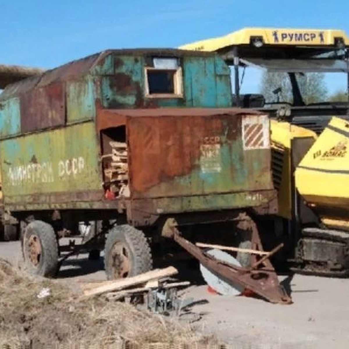 Не обойти: в Ярославле в Радоницу техника перегородила дорогу к  Осташинскому кладбищу - KP.RU