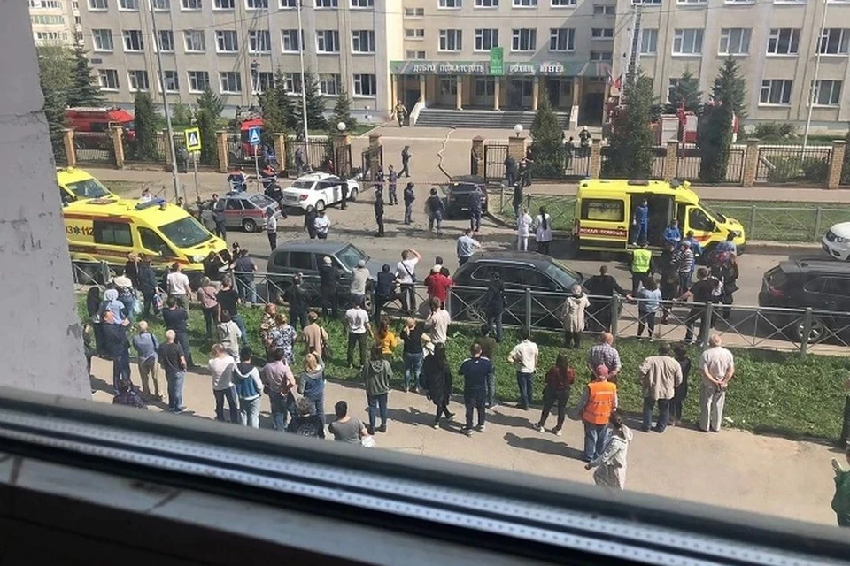 В школе Казани преступник расстрелял детей.