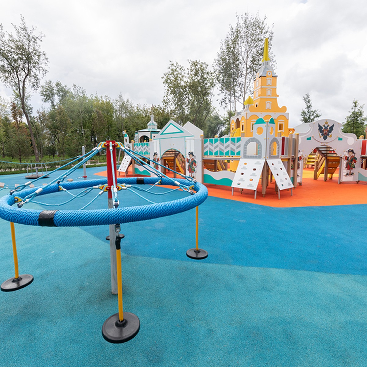 В Мурманске сделают три новые детские площадки - KP.RU