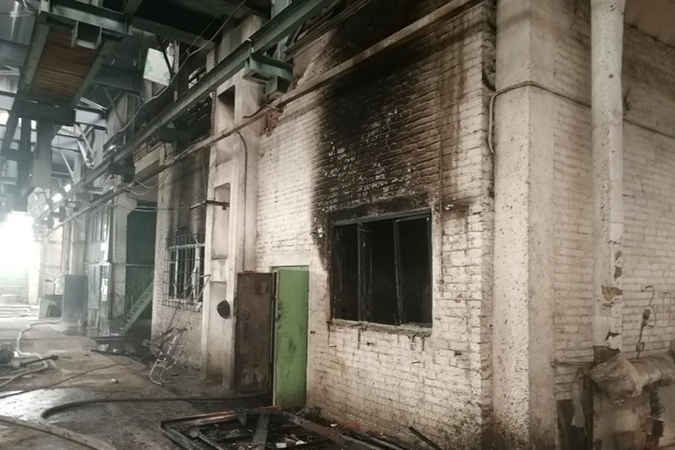 Цех железобетонного завода загорелся в Хабаровске