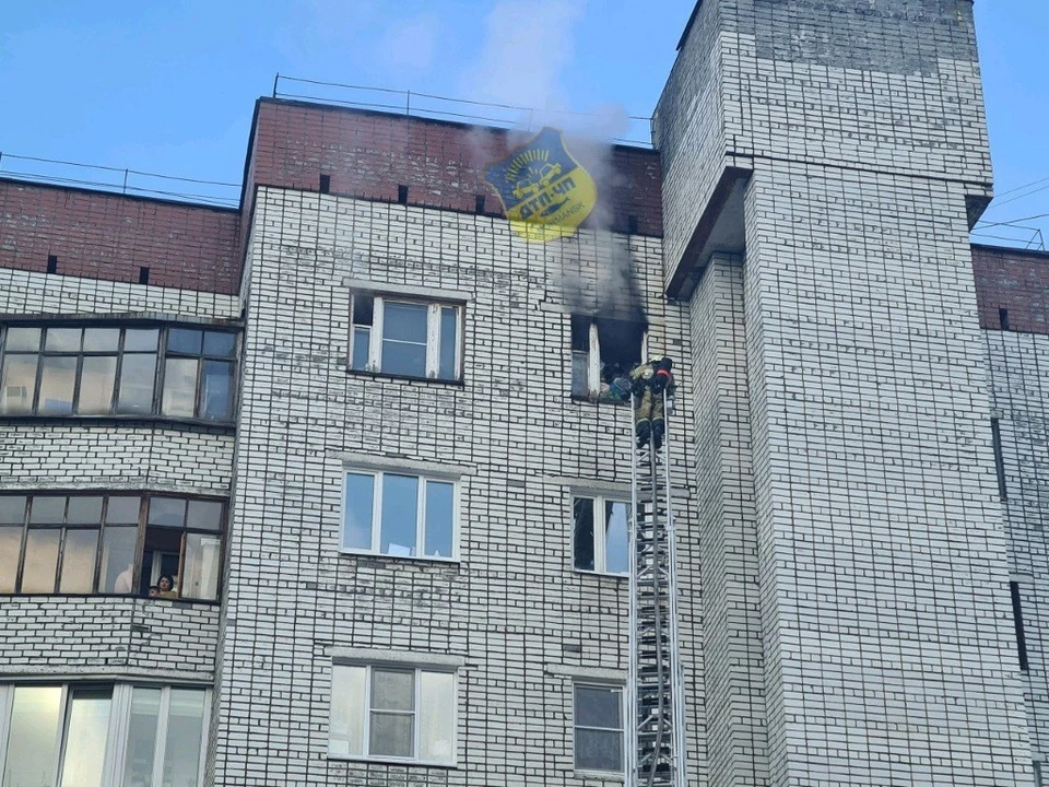 Пожар на улице Карла Либкнехта. Фото: vk.com/murmansk_dtp