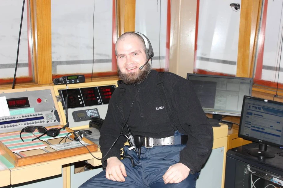 Захар Акулов не изменяет своим увлечениям - электронике, программированию и радиоконструированию - даже в экспедициях. Фото: Предоставлено героем публикации