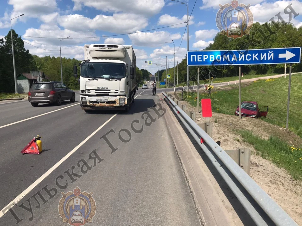 Под Тулой иномарка после столкновения перевернулась