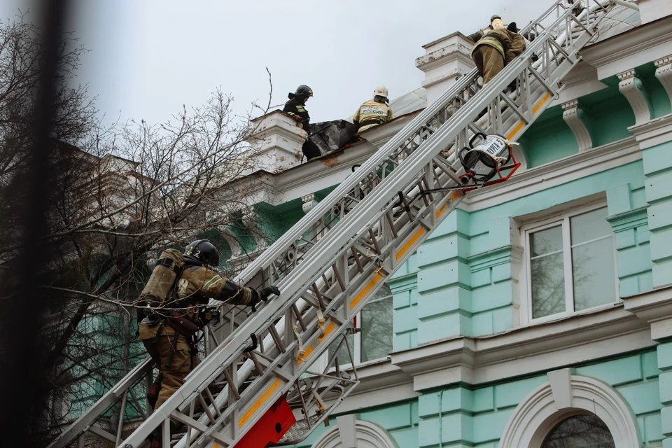 Пожар в кардиохирургии в начале апреля приковал внимание всей страны - внутри горящего здания шла операция. Фото: amurobl.ru