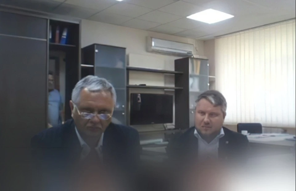 Шкафом оказалась обычная дверь в соседнюю комнату. Фото: кадр из видео.
