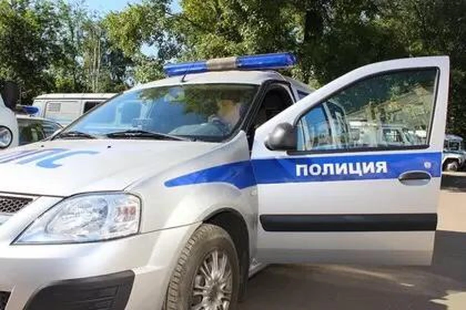 Ребенка с открытой раной спины помогли доставить в больницу в Иркутске