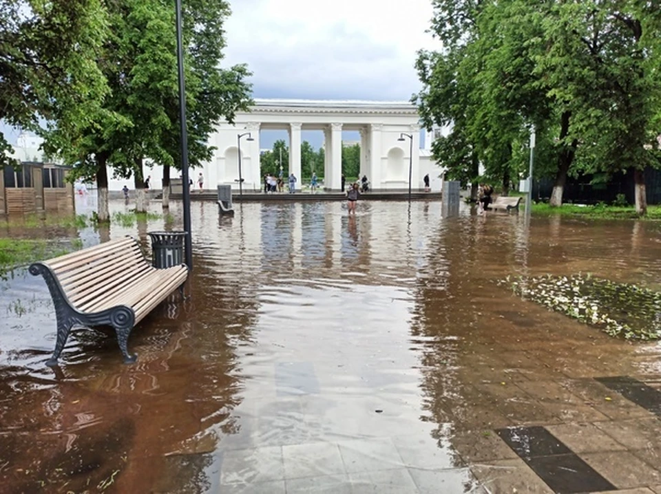 Наводнение в дзержинском парке культуры и отдыха. Фото: Плохие новости Дзержинск.