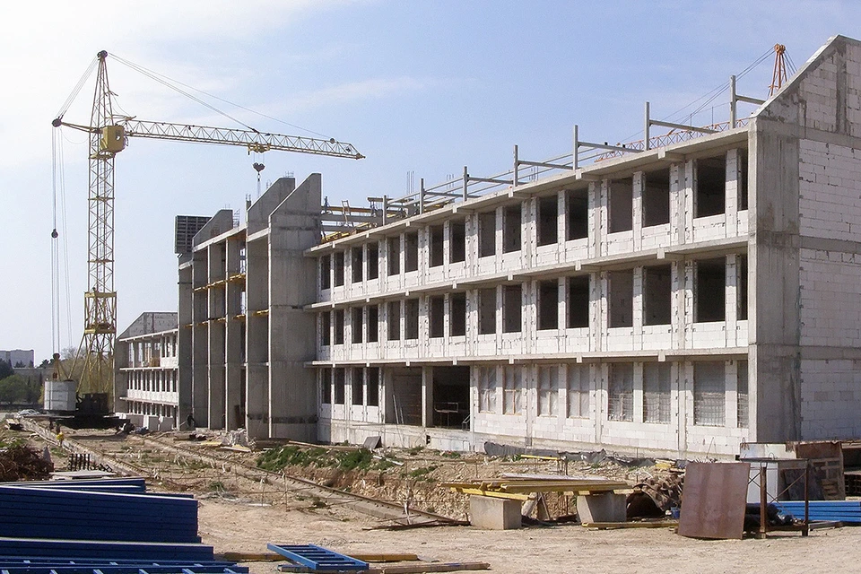 Строительство современного школьного комплекса в Севастополе.