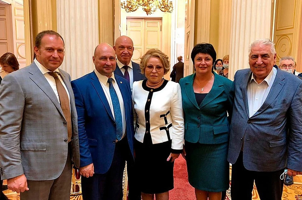 Черноморская делегация приехала поздравить петербуржских друзей и партнеров. Севастопольцы встретились с Председателем Совета Федерации Валентиной Матвиенко и Председателем Законодательного собрания Санкт-Петербурга Вячеславом Макаровым