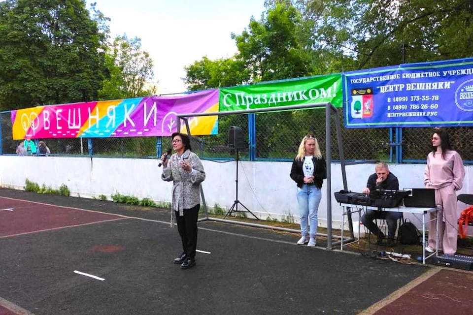 Главный врач детской городской поликлиники № 7, координатор «Совета матерей ВАО» Елена Кац побывала на празднике, который прошел в районе Вешняки. Фото: Дарья СОРОКИНА.