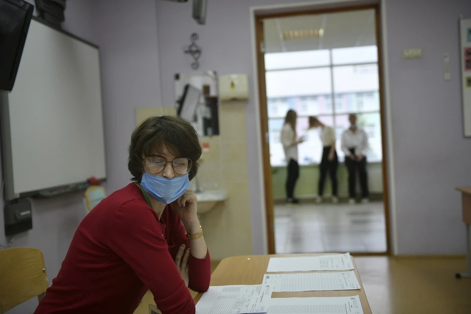 Новосибирских выпускников отправили на карантин из-за заболевшего коронавирусом.