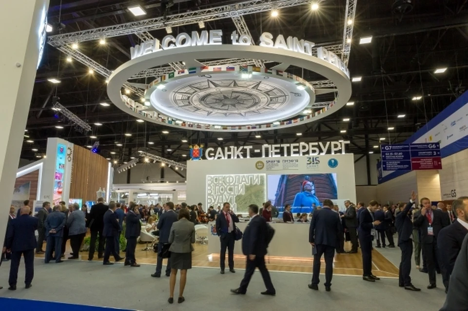 Во время ПМЭФ-2021 выступит выступит ректор ДВФУ Никита Анисимов, генеральный директор АНО «Агентство Дальнего Востока по привлечению инвестиций и поддержке экспорта» Леонид Петухов и вице-президент «Дальневосточного центра изучения проблем безопасности» Виталий Гуменюк.