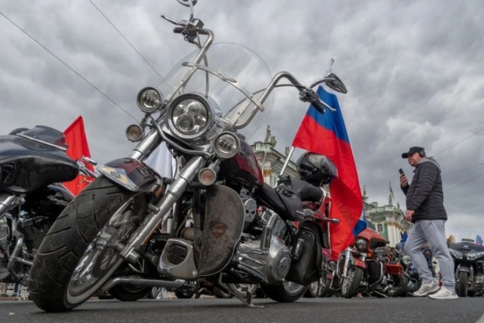 Водитель слетел с мотоцикла и повредил ногу.