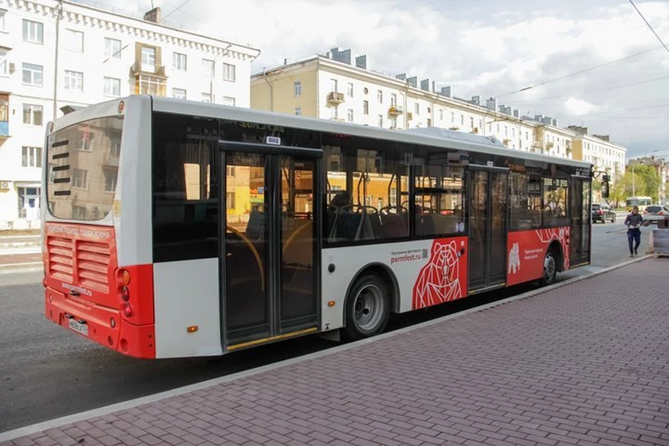 В общественном транспорте Перми пока по-прежнему будут работать кондукторы.