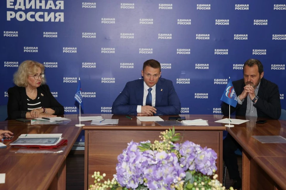 Слева направо: Татьяна Панфилова, Егор Бурцев, Александр Шевырев.