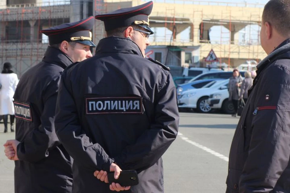 Во Владивостоке полиция разыскивает нападавших.