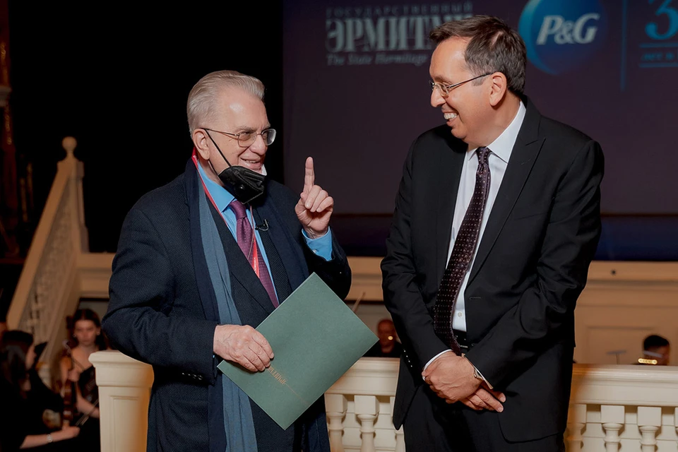 Директор государственного Эрмитажа Михаил Борисович Пиотровский и глава Procter&Gamble в Восточной Европе Сотириос Маринидис. Фото: Пресс-служба компании Procter&Gamble